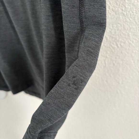 Lululemon Men's Gray Basic V-Neck Short Sleeve Shirt - Picture 2 of 3